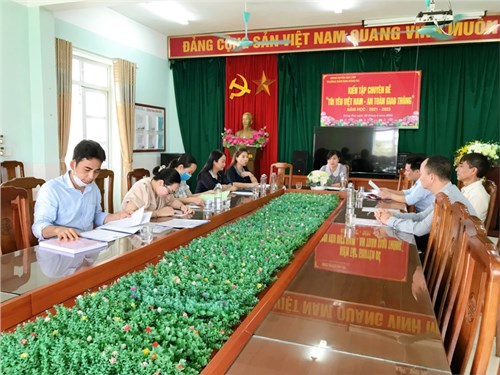 Mầm non Đông Dư đón đoàn giám sát của xã về VATTTP và công tác phòng chống dịch bệnh Covid 19 khi trẻ quay trở lại trường học.