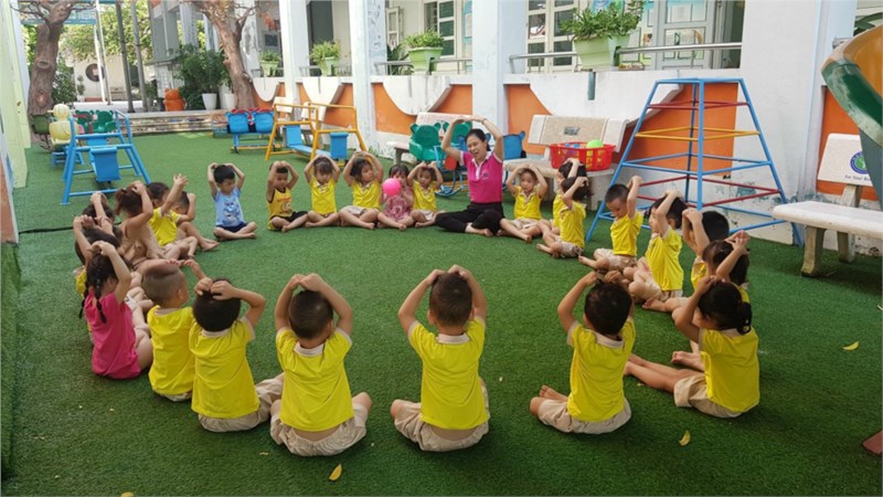 Các bé lớp C3 với hoạt động ngoài trời